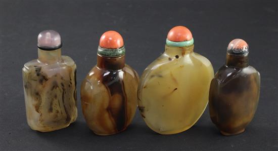 Four Chinese chalcedony/agate snuff bottles, 1800-1900, 5.3 - 5.8cm